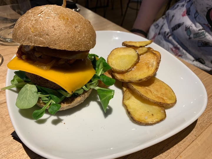 photo of Restaurante Alive Hamburguesa Beyond Meat shared by @mariajosequero on  30 Jun 2019 - review