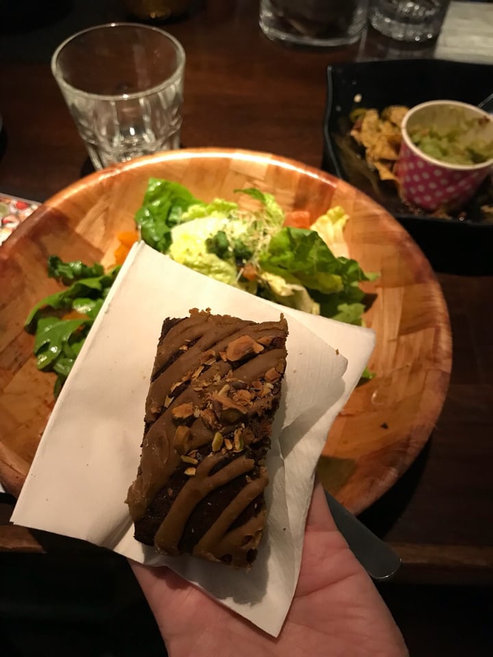 photo of Well Dressed Salad Bar Banana Matcha cake shared by @stevodedevo on  10 Nov 2018 - review
