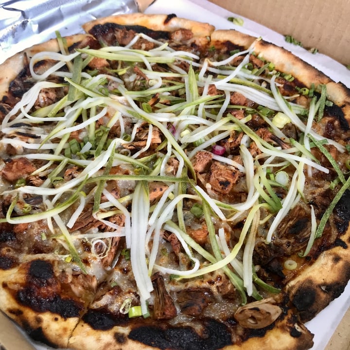 photo of Sunny Slices Peking Jackfruit Pizza shared by @ziggyradiobear on  27 Sep 2020 - review