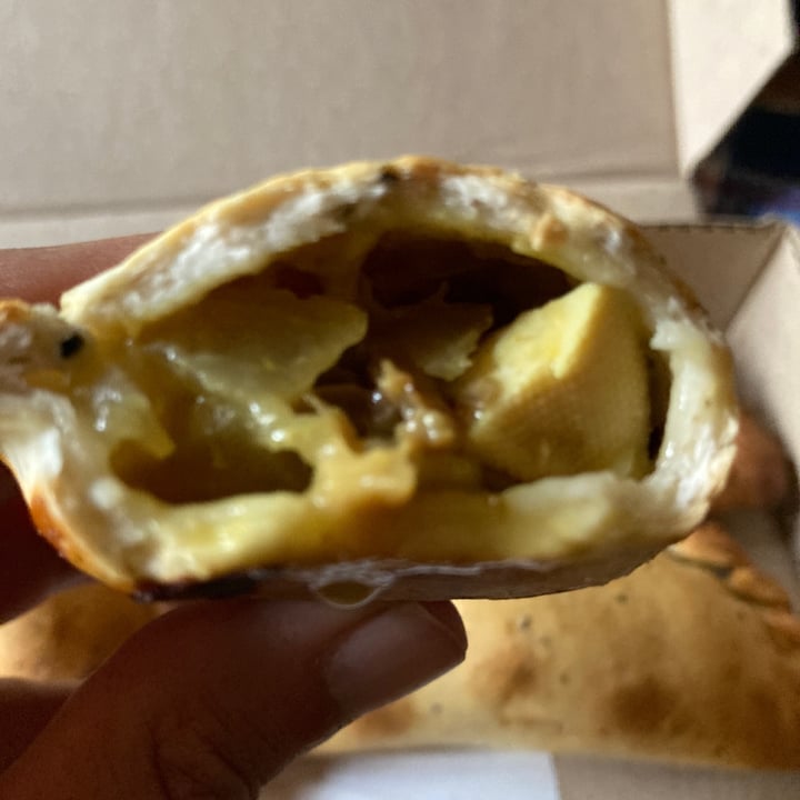 Olivia Pizzas y Empanadas Empanada de Tofu y Cebolla a la Mostaza