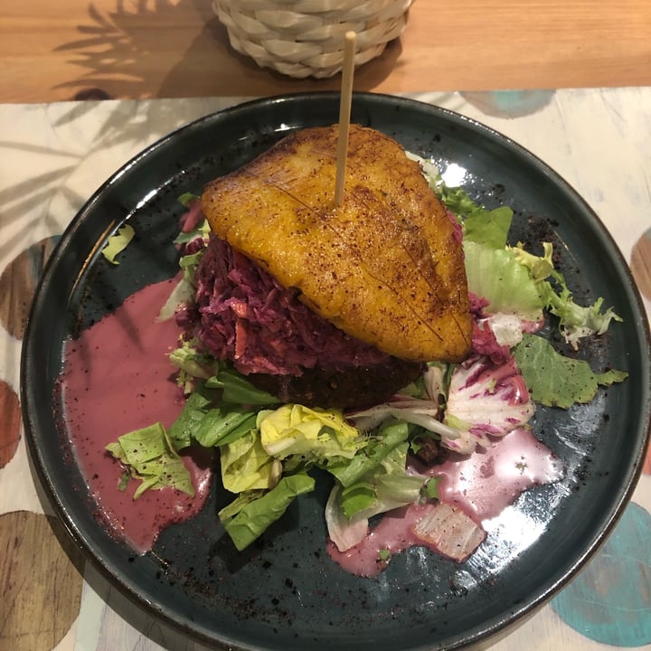 photo of Cookaluzka Plátano Burger shared by @ebbu on  06 Dec 2021 - review