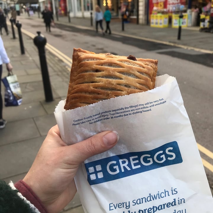 photo of Greggs Vegan Steak Bake shared by @theamicablevegan on  20 May 2020 - review