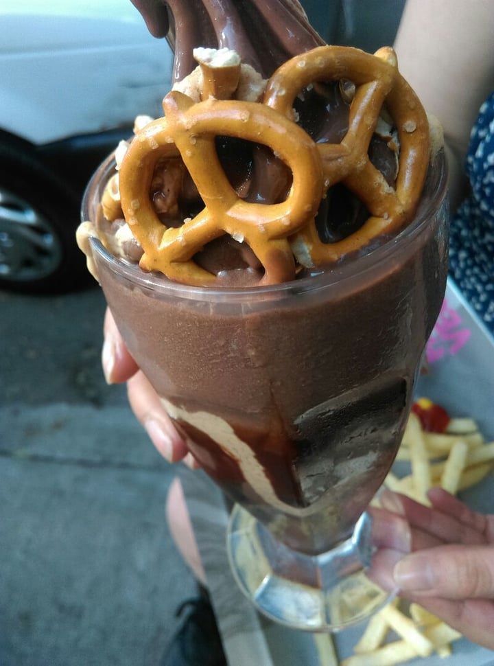 photo of Fat Vegan Malteada Chocolate con Crema de Cacahuate y Pretzel shared by @chopan on  24 Feb 2020 - review