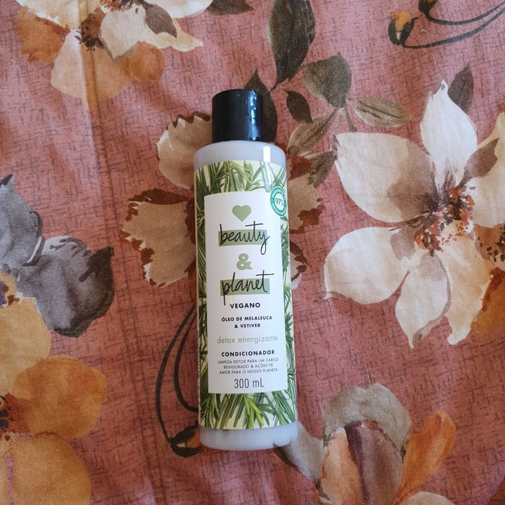 photo of Love Beauty and Planet Condicionador Óleo de Melaleuca e Vetiver shared by @longjourney on  25 Apr 2022 - review