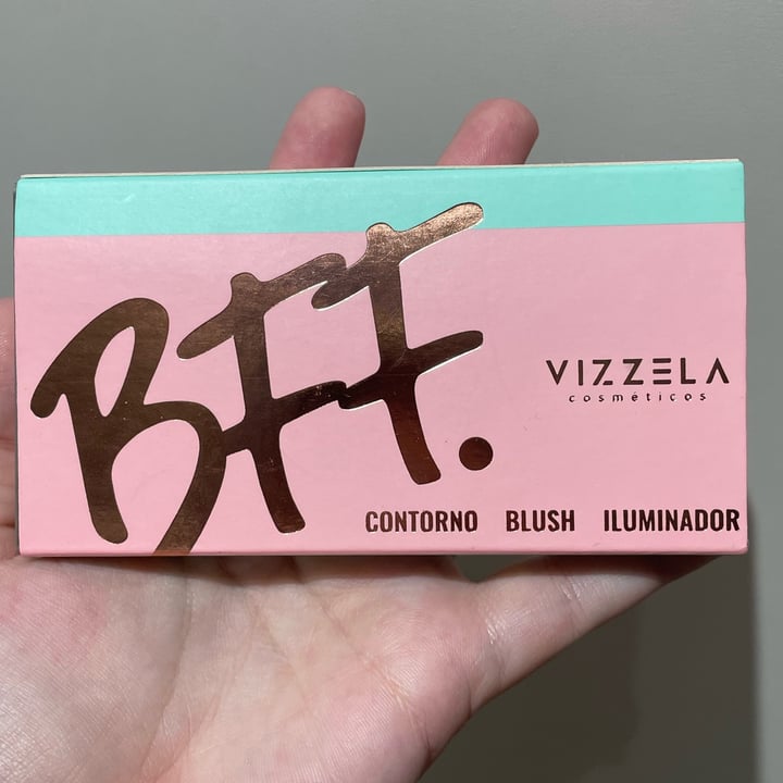 photo of Vizzela Cosméticos Paleta BFF - Blush/Contorno/Iluminador shared by @thatoninatto on  05 May 2022 - review