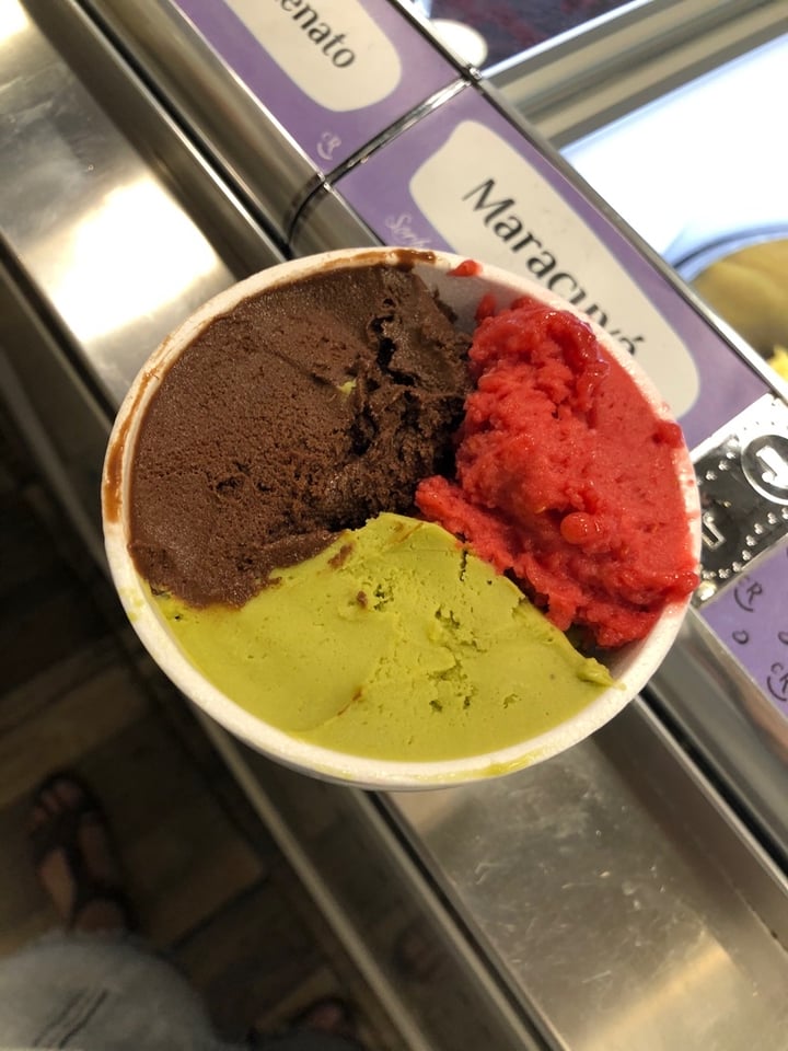 photo of Cimino R Helado De chocolate belga, Palta Con Lima Y frambuesa shared by @fersoria on  20 Feb 2020 - review