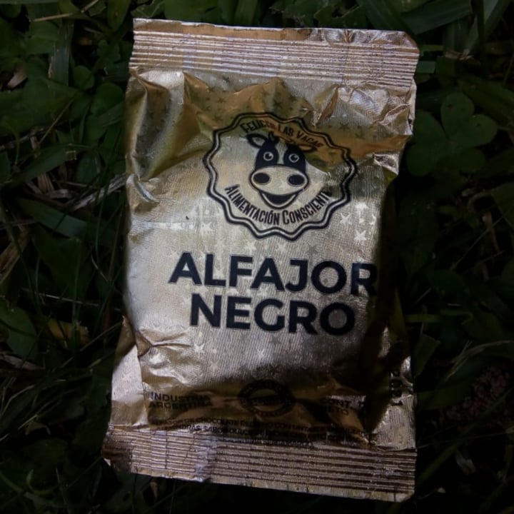 review photo of Felices Las Vacas Alfajor Negro shared by @nahijaz on 10 Jun 2021 - review
