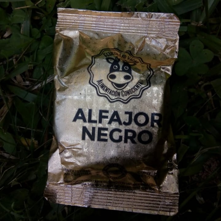 photo of Felices Las Vacas Alfajor Negro shared by @nahijaz on  10 Jun 2021 - review