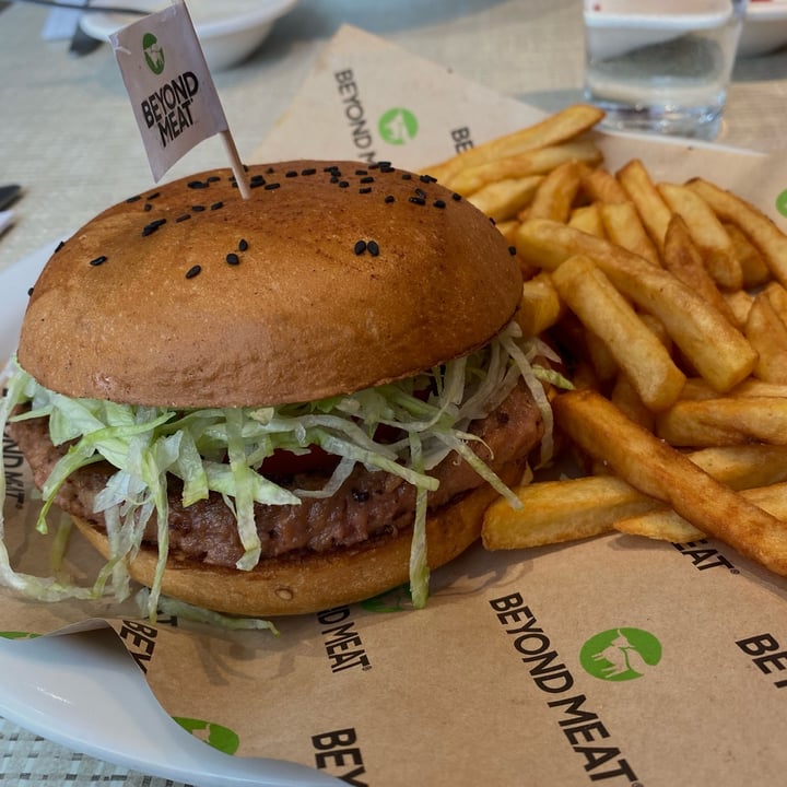 review photo of Johnny Rockets The Beyond Original shared by @bluvegan on 25 Jul 2022 - review