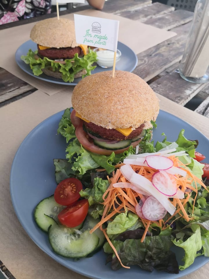photo of BuenaVida 100% Vegan Beyond Meat Burger shared by @theveganharmony on  19 Feb 2020 - review