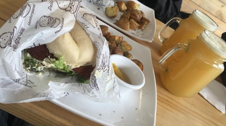 photo of Natural Veg Hamburguesa de falafel shared by @esmeralda on  23 Aug 2019 - review