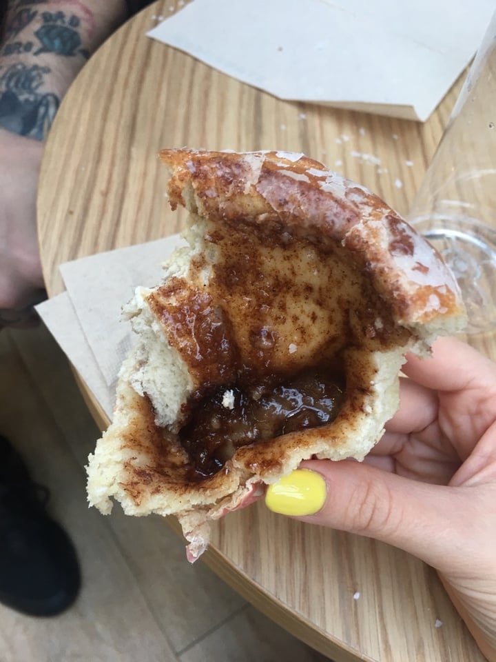photo of Delish Vegan Doughnuts Cinnamon roll shared by @braldo on  10 Jan 2020 - review