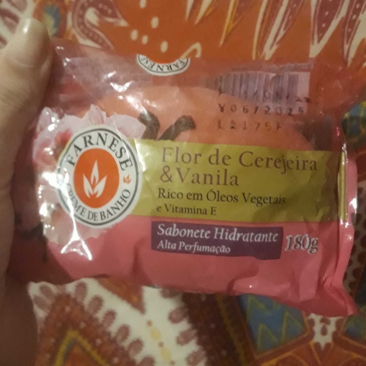 review photo of Farnese Creme de Banho Sabonete Flor De Cerejeira E Vanilla shared by @maluzera on 05 Jan 2023 - review