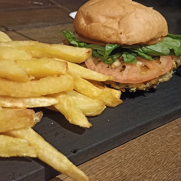 review photo of Beerwind Hamburguesa Vegana shared by @debyfrischman on 02 Feb 2022 - review