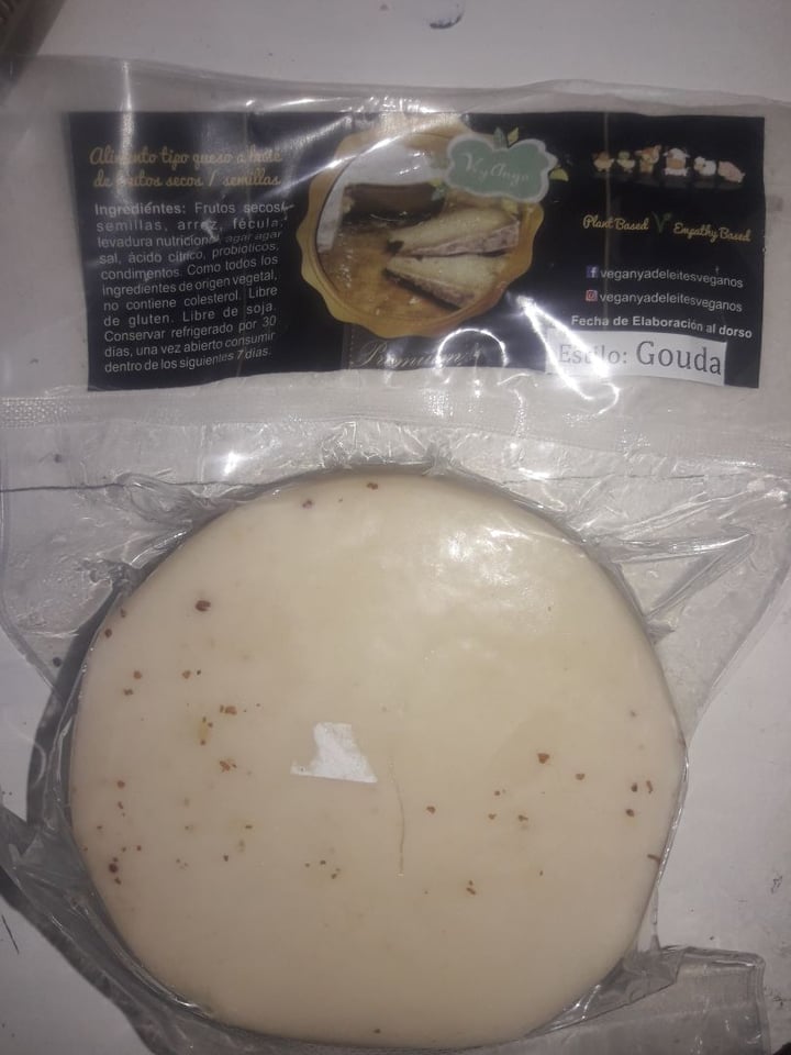 photo of Veganya Queso Estilo Gouda shared by @macarenasol on  25 Dec 2019 - review