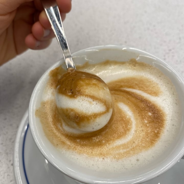 photo of Bar Atlantic Esselunga Cappuccino di soia e Brioche Vegana shared by @biamins on  07 Apr 2022 - review