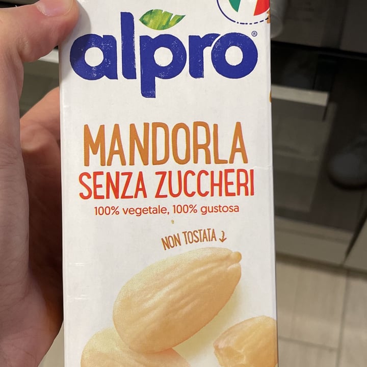 photo of Alpro Almond milk no sugar shared by @giulysol on  11 Mar 2022 - review