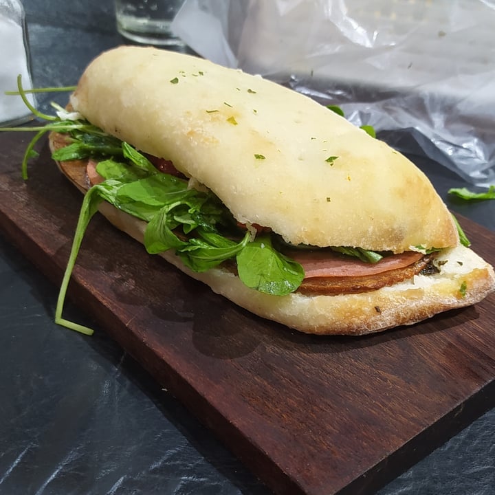 photo of Pizzeria El Golpe Sandwich de seitán shared by @emanuelo on  12 Sep 2021 - review