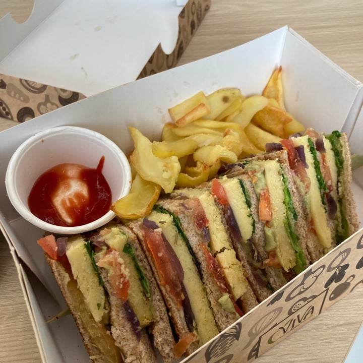 photo of VIVA | BuonoFrescoNaturale - Romolo Veggie Club Sandwich shared by @ylenia20 on  27 Nov 2021 - review