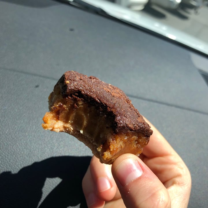 photo of Chardonnay Deli Vegan millionaire’s shortbread shared by @jenmitchell on  10 Nov 2020 - review