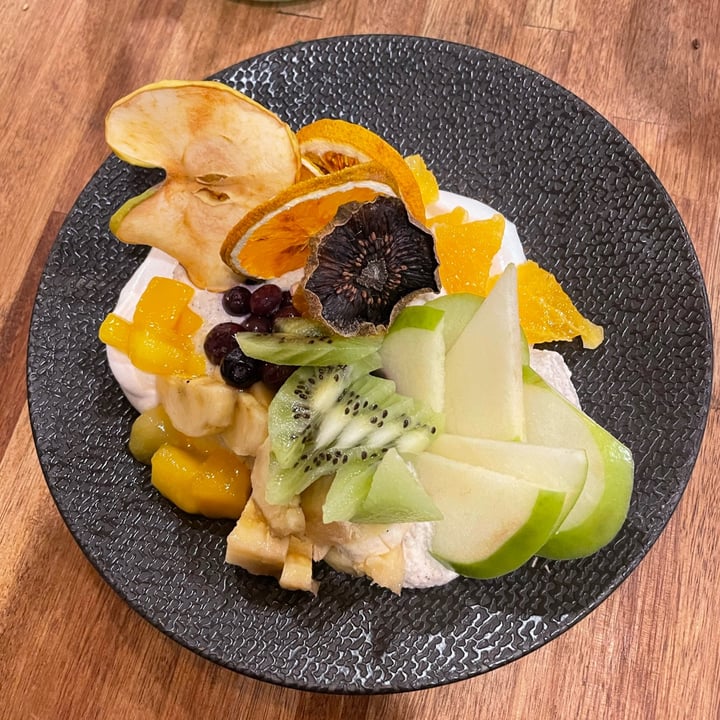 photo of Chimi Deli Cocina Natural Pavlova con textura de frutas shared by @lulifante on  04 Jan 2022 - review