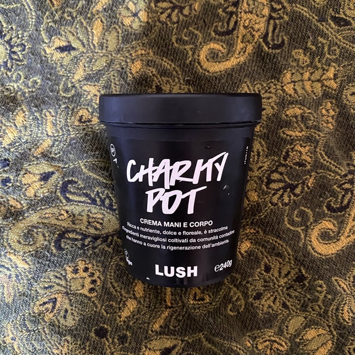 photo of LUSH Fresh Handmade Cosmetics charity pot hand and body lotion shared by @ceciliasb on  28 Oct 2022 - review