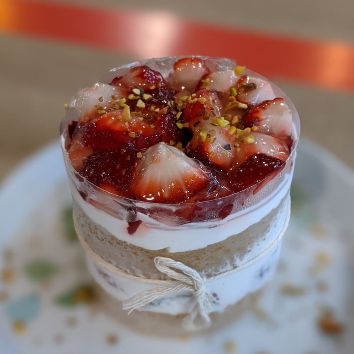 photo of Greendot PAYA LEBAR SQUARE Fresh Strawberry Shortcake shared by @oblongboxes on  17 Sep 2021 - review