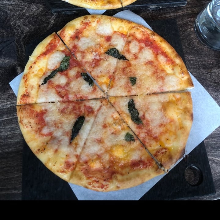 photo of Virtuous Pie Margherita Pizza shared by @miranda24680 on  23 Jun 2022 - review