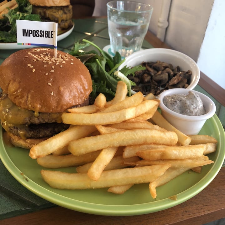 photo of Privé Tiong Bahru Double Impossible Burger shared by @teo-reno on  09 Apr 2021 - review