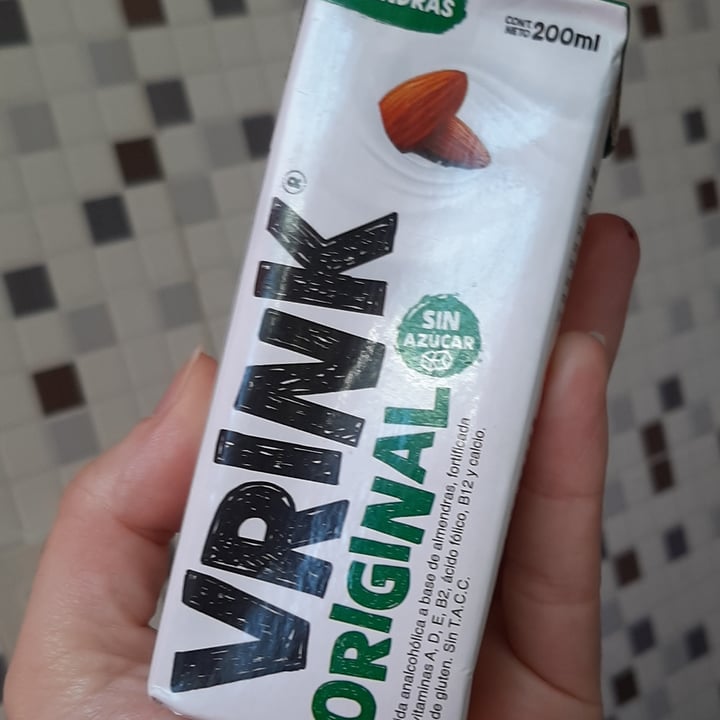 photo of Vrink Mini leche de almendras shared by @eugevermon on  22 Nov 2021 - review