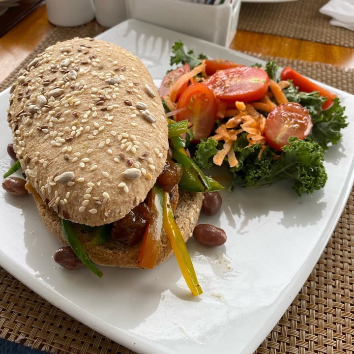 review photo of Jurgen Café Sanduche Vegano shared by @natyfelix on 26 Apr 2022 - review