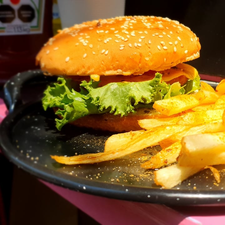 photo of Maria Bonita Veganos Hamburguesa Crispy no Chik'n shared by @bernardini96 on  21 May 2022 - review