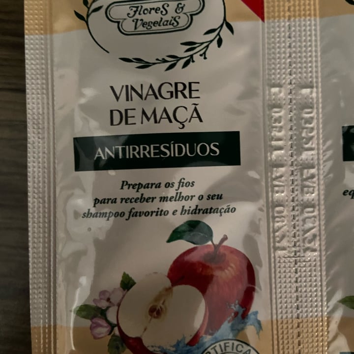 photo of Flores & Vegetais Shampoo Vinagre De Maçã shared by @dudinah on  10 Feb 2022 - review