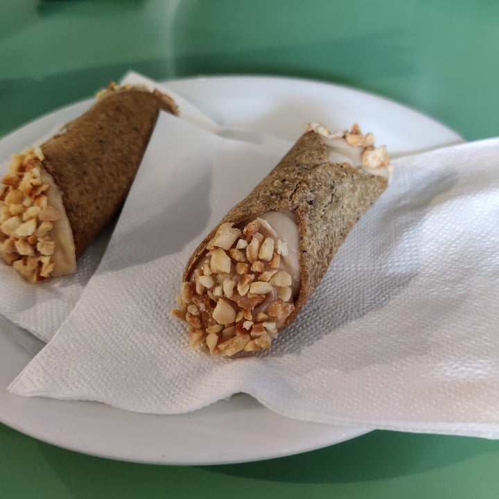 review photo of Crescente Cannolo con crema alla Mandorla shared by @emilianogiangreco on 06 Nov 2022 - review