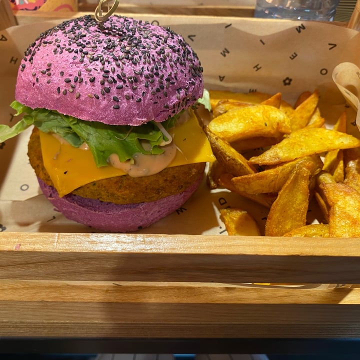 photo of Flower Burger Cherry Bomb shared by @rachelerivolta on  28 Oct 2022 - review