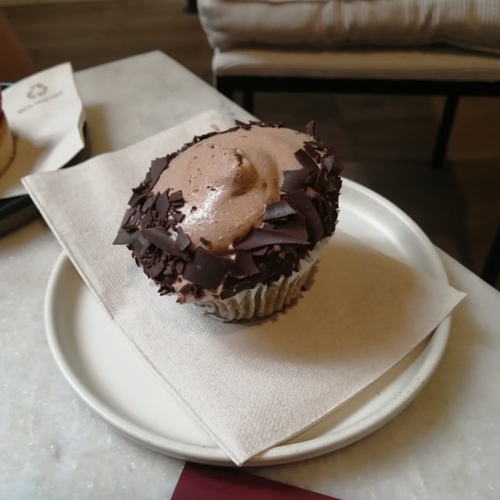 photo of Market ByJérémy cupcake shared by @veggiehugs on  08 Dec 2022 - review