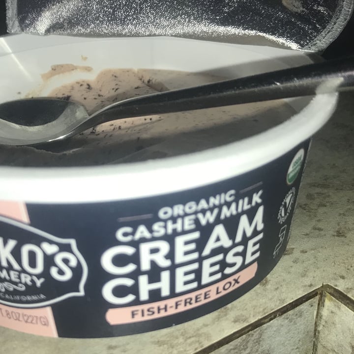 photo of Miyoko's Creamery Organic Cultured Vegan Cream Cheese Fish-Free Lox shared by @veganenthusiast4life on  27 Dec 2021 - review