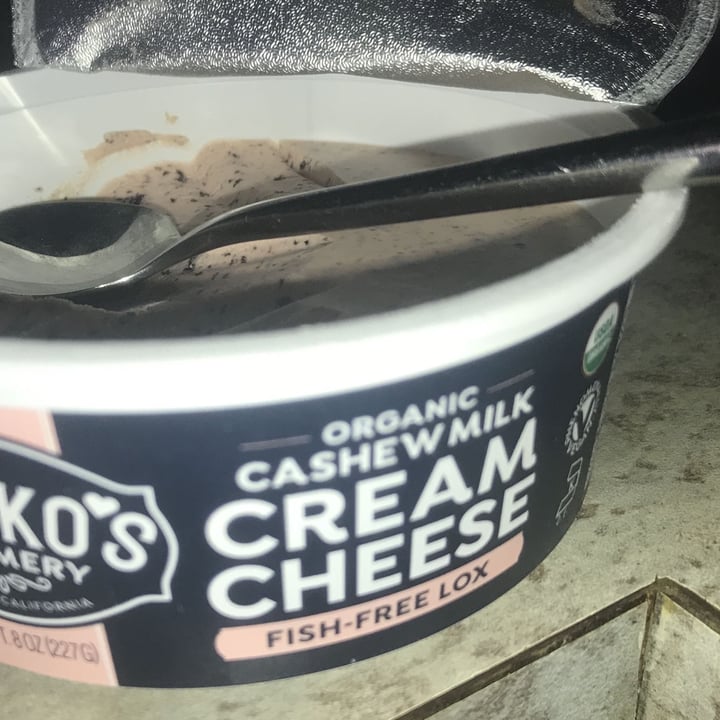 review photo of Miyoko's Creamery Organic Cultured Vegan Cream Cheese Fish-Free Lox shared by @veganenthusiast4life on 27 Dec 2021 - review