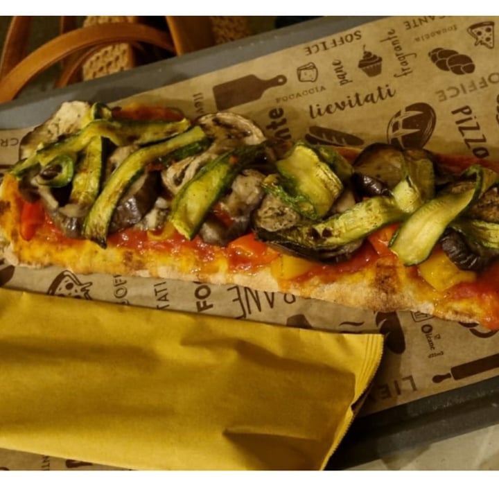 photo of Pizza del Popolo Pizza Alle Verdure shared by @assunonsolosoia on  27 Aug 2022 - review
