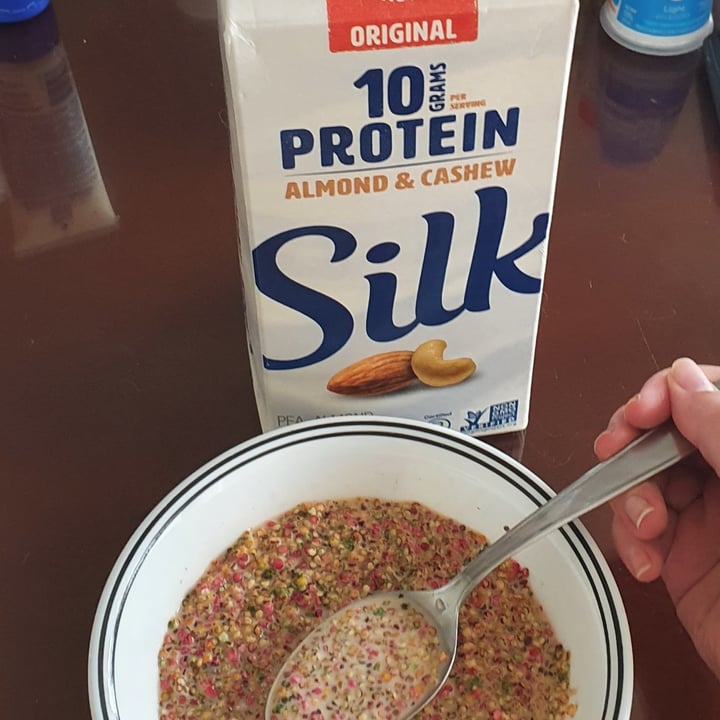 photo of Silk Almond & cashew milk shared by @amcu00 on  28 Feb 2021 - review