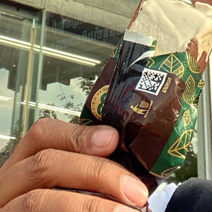 photo of Magnum Dairy Free Sea Salt Caramel shared by @thatveganyogini on  23 Jan 2021 - review