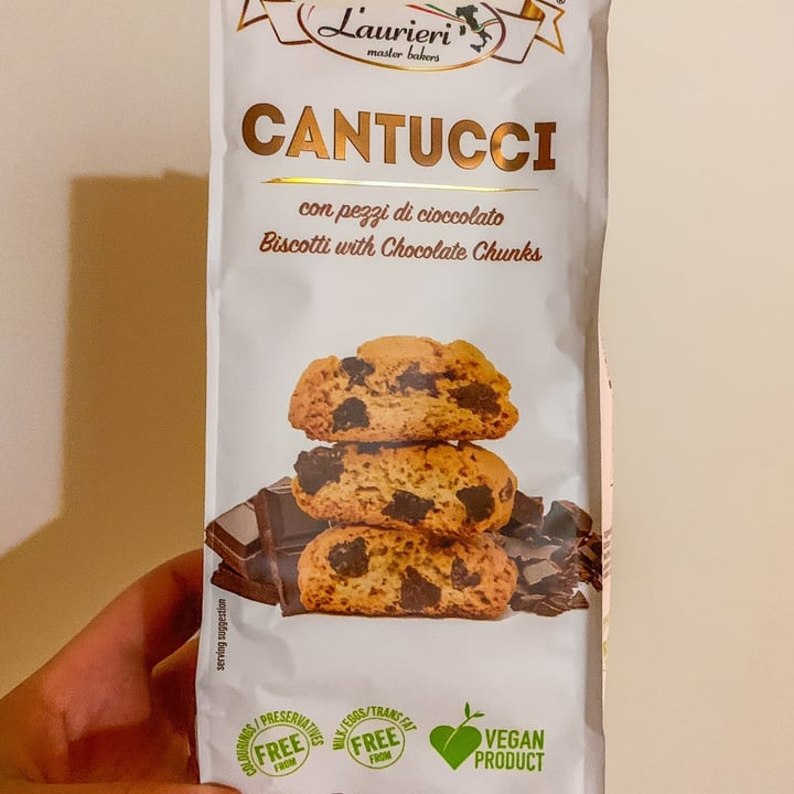 photo of Laurieri Cantucci con pezzi di cioccolato shared by @jordaneatsplants on  01 Oct 2021 - review