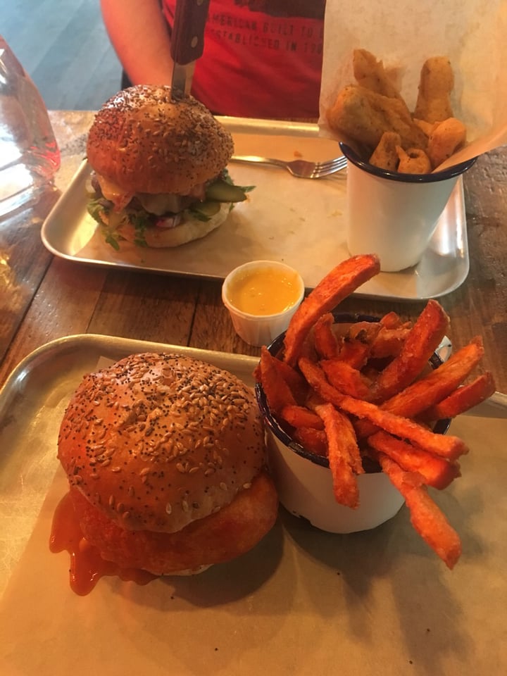 photo of BrewDog Castlegate Buffalo cauliflower burger shared by @laurawhispering on  11 Mar 2019 - review