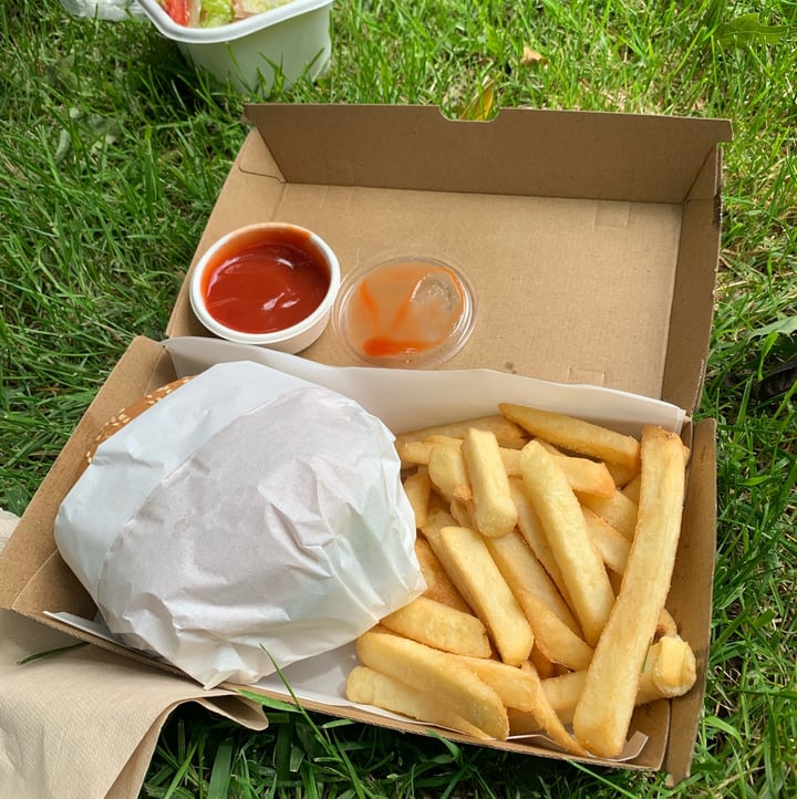 photo of Cattlefish Mushroom Burger shared by @mayadulac on  01 Jun 2022 - review