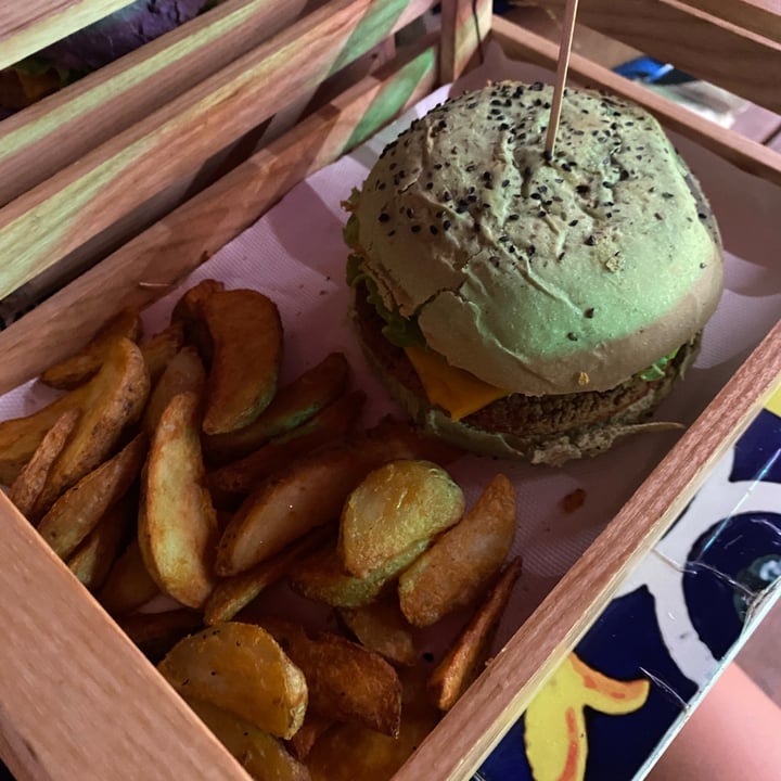 photo of Flower Burger Jungle Burger shared by @baraldisveva on  16 Sep 2022 - review