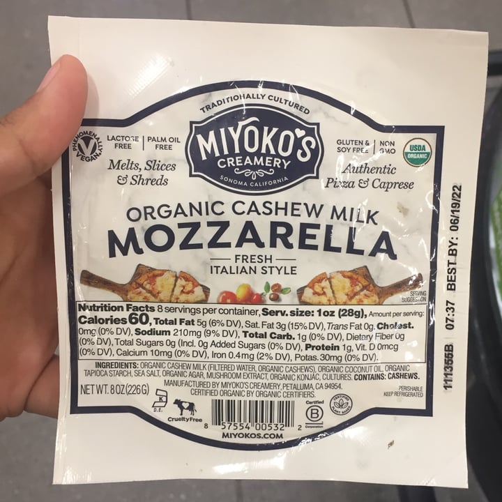 photo of Miyoko's Creamery Organic Cashew Milk Mozzarella Fresh Italian Style shared by @matchadrea on  25 Jun 2022 - review