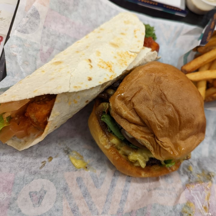 photo of V Burger Original V Burger shared by @matteh on  01 Dec 2022 - review