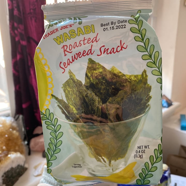 review photo of Trader Joe's Wasabi Roasted Seaweed Snack shared by @avoari on 10 Apr 2021 - review