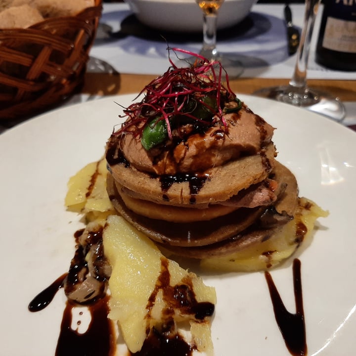 photo of Restaurante Baobab S.L. Milhojas de seitan y patata con foie vegano shared by @edusantana on  14 Feb 2022 - review