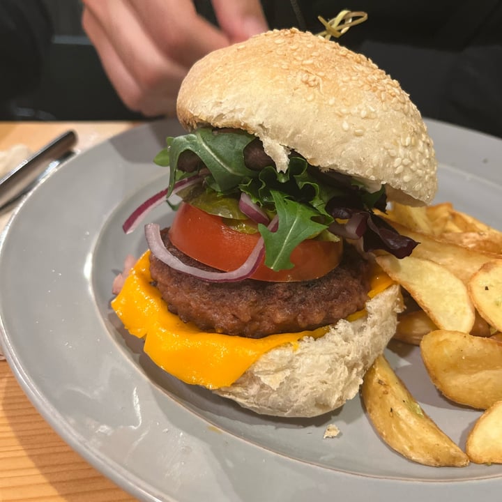 photo of Kind Kitchen Beyond Burger shared by @xanaramos on  11 Feb 2022 - review